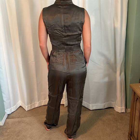 Army green satin BEBE Jumpsuit! Size 4 - Picture 5 of 5